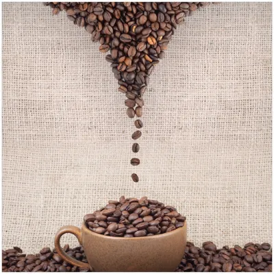 Produktbild von Wallario Premium Glasbild, freischwebende Optik, kräftige Farben, Größe 30 x 30 cm Motiv Tasse mit Kaffeebohnen - Kaffeedesign