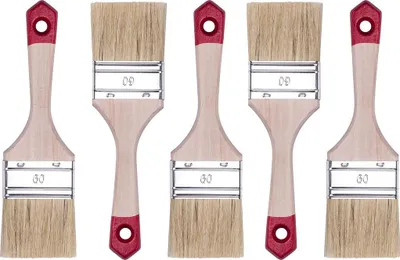 Zdjęcie produktu dla Zestaw 5 płaskich pędzli Hardy Working Tools, seria 40, o szerokości 60 mm, z naturalnym jasnym włosiem i włóknami syntetycznymi. Zestaw 5 sztuk. Zestaw pędzli malarskich z drewnianą rączką, 5 sztuk. Zestaw pędzli do lakierowania