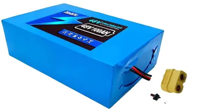 Immagine prodotto di Batteria al litio, capacità 100Ah, design leggero, connettore SM XT60