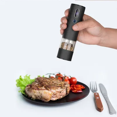 Produktbild von INF Wiederaufladbare elektrische Pfeffermühle - Schwarz, USB, Keramikmahlwerk