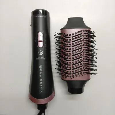 Image de La brosse à air chaud Bellissima Hair Styler Dry&Style Volume sèche et donne du volume. Le séchage à chaud présente un risque élevé de dommages capillaires. Il n'y a pas de problème à l'utiliser de temps en temps, mais il ne faut pas en faire une habitude.