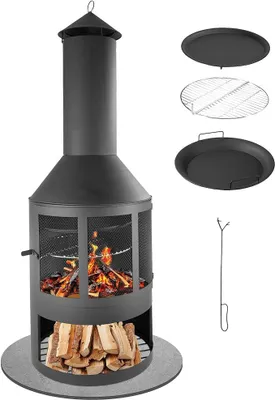 Produktbild von Gartenkamin mit Grillrost und Pfanne, Outdoor-Kamin 136 cm mit Funkenschutztür, Grillkamin für Holz mit Schornstein, Terrassenofen mit Holzablage, Feuerstelle und Gartenofen