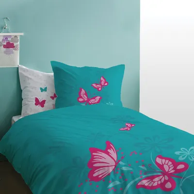 Produktbild von Schmetterling Bettwäsche Set für Mädchen · Kinderbettwäsche 135x200 80x80 cm aus 100% · Wendebettwäsche in weiß und türkis · Motiv Butterfly mit großen und kleinen Schmetterlingen in rosa / pink