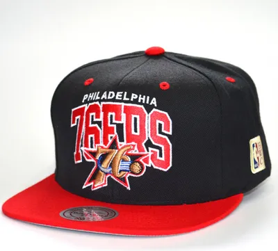 Produktbild von Mitchell & Ness Snapback Cap Team Arch HWC Philadelphia 76ers black/red