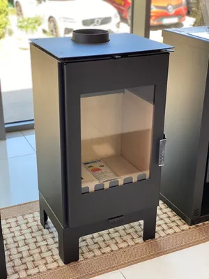 Produktbild von Kaminofen Retro-Modell mit Gusstür, Energieefizienz A, 7,7 kW, 470 x 400 x 673 mm