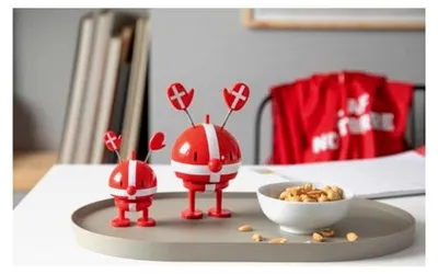 Produktbild von Dänischer Roligan, Wackelfigur und Glücksbringer, Skandinavische Deko für Wohnzimmer und Schreibtisch, Büro Gadget, Kleine Geschenke, 6,7 x 5,9 x 9,5 cm, Rot