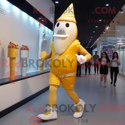Image de Personnage mascotte REDBROKOLY d un cornet de glace doré habillé d un short de course et de sacs messager