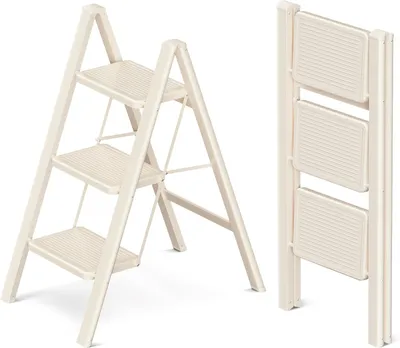 Imagen del producto de Escalera plegable de 3 peldaños, con peldaños anchos antideslizantes, con capacidad de carga de hasta 150 kg, ideal para uso doméstico y en la cocina