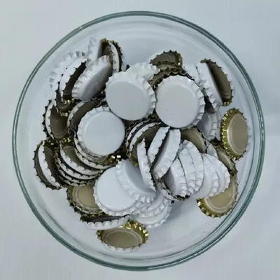 Produktbild von 100 x Kronkorken 26mm - Kronenkorken mit Kunststoffeinlage - Bierkapsel für Bierflaschen Limonadeflaschenr WEISS