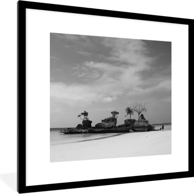 Produktbild von MuchoWow® MuchoWow® Gerahmtes Poster Klares blaues Wasser vor der Insel Boracay - schwarz und weiß 40x40 cm - Poster mit zchwarzem Bilderrahmen - Poster - Plakat im Rahmen