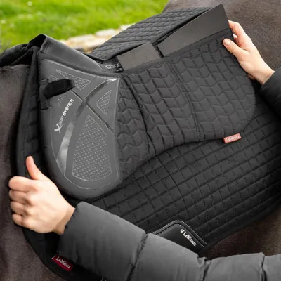 Produktbild von LeMieux ProSorb Plain 3 Pocket Anti-Slip Korrekturpad, Farbe:Black, Größe:M