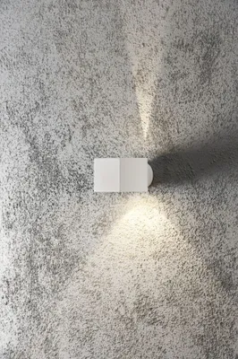 Produktbild von Konstsmide Modena Square  Halogen Wandleuchte - weiß lackiertes Aluminium, klares Glas; 7341-250