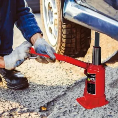 Produktbild von Robuste Stahlkonstruktion mit Hydraulischem 3-Tonnen-Wagenheber für die Reparatur und Wartung von Autos, SUVs und LKWs