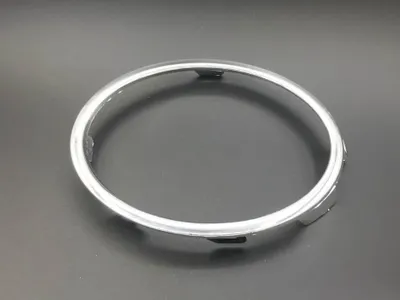 Produktbild von Chrom Zierring Nebelscheinwerfergitter rechts 5K0853102 passend für Golf Tiguan