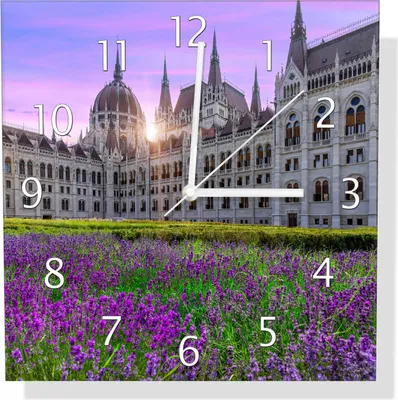 Produktbild von Wallario Design Wanduhr Historisches Gebäude im Abendlicht aus Echtglas, Größe 30 x 30 cm