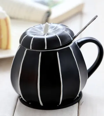 Produktbild von 3D Kürbis Kaffeebecher Lustige Geschenk, Emaille Kaffeetasse mit Deckel, Personalisiert Milch-Tee Trinkbecher Geschenk für Muttertag/Vatertags, Erntedankfest, Weihnachten, schwarz