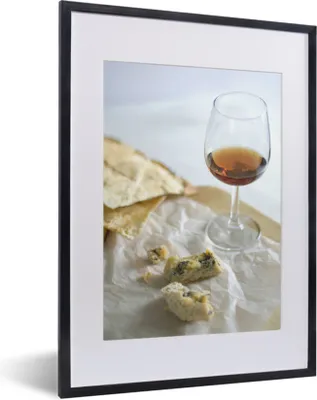 Produktbild von MuchoWow® MuchoWow® Gerahmtes Poster Ein köstliches Glas Portwein und etwas Käse 30x40 cm - Poster mit zchwarzem Bilderrahmen - Wandposter Schlafzimmer