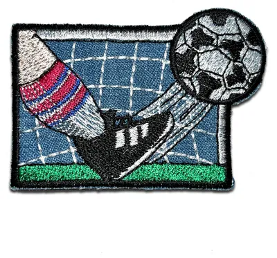 Produktbild von Fußball Kinder Spiel - Aufnäher, Bügelbild, Aufbügler, Applikationen, Patches, Flicken, Zum Aufbügeln, Größe: 7,6 x 5,4 cm