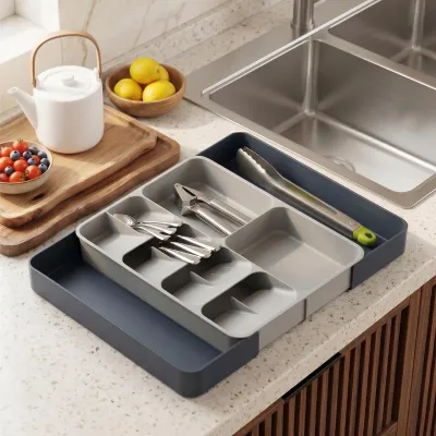 Produktbild von Livingandhome Verstellbarer Besteckorganizer für Schubladen aus PP – 6 Fächer & ausziehbare Seitenfächer