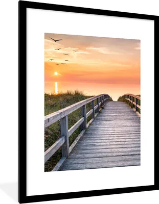 Produktbild von MuchoWow® Gerahmtes Poster Sonnenuntergang - Meer - Weg - Gras - Düne - Vögel 60x80 cm - Poster mit Schwarzem Bilderrahmen Wandposter Rahmen Foto Bilder - Wohnzimmer - Dekorationen - Prämie