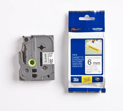 Produktbild von Brother TZe-S211 - Extra starker Klebstoff - Schwarz auf Weiß - Rolle (0,6 cm x 8 m) 1 Kassette(n) laminiertes Band - für Brother PT-D210, D600, H110, P-Touch PT-1005, 1880, E800, H110, P-Touch Cube Plus PT-P710