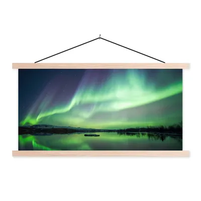 Produktbild von MuchoWow® Textilposter Nordlicht - See - Island - Grün - Wald - Schnee 120x60 cm mit holzfarbenen Rahmen - Klemmleiste