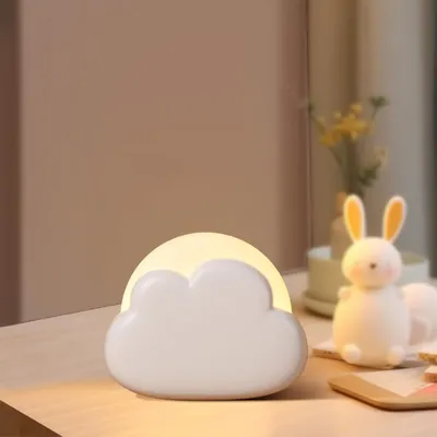 Immagine prodotto di Luce notturna a forma di nuvola, con intensità regolabile – 4 livelli, alimentazione a batteria USB, 1200mAh, autonomia di 50 ore, fascia in silicone, portatile – Ideale per camerette per bambini e neonati, colore bianco