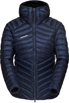 Dunkelblaue Insulationsjacke mit Kapuze für Damen von Mammut; Modell Broad Peak IN.