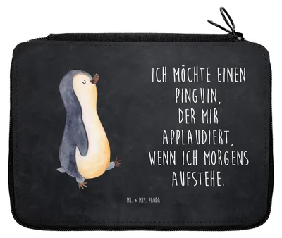 Produktbild von Mr. & Mrs. Panda Etui Pinguin marschieren - Kreidetafel - Geschenk, Schulmäppchen, Familie, Schlampermäppchen, Federmäppchen, Pinguine, Bleistiftetui, Aufstehen, Mäppchen