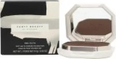 Imagen del producto de Fenty Beauty Pro Filter, base de maquillaje en polvo de acabado mate suave, tono 495 Deep, con subtonos cálidos bronce. Peso neto: 9.1g