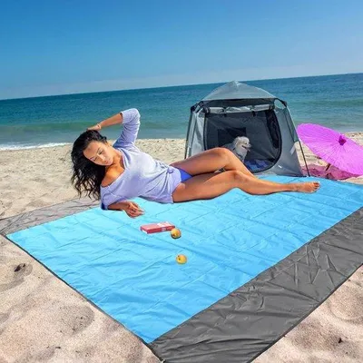 Produktbild von Famanu Stranddecke leicht und sandabweisend - wasserabweisende Unterseite - einfach zu verstauen und mitzunehmen - ideal für Strand, Picknick,