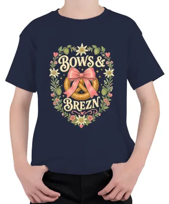 Immagine prodotto di Bows & Brezn: Abiti tradizionali bavaresi per l'Oktoberfest, inclusi abiti da donna (Dirndl), pantaloni in pelle (Lederhose) e magliette per bambini. Colore: blu navy. Taglia: 128