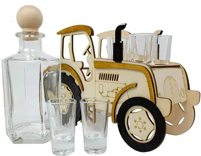 Produktbild von Traktor mit Karaffe & 6 Gläsern – Geschenk für Männer | Holz Deko für Schnaps, Wodka, Whisky
