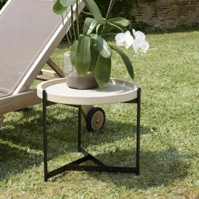Produktbild von HECTOR – Beistelltisch, 52x50 cm, Betonplatte in Beige, schwarze Metallfüße. HECTOR