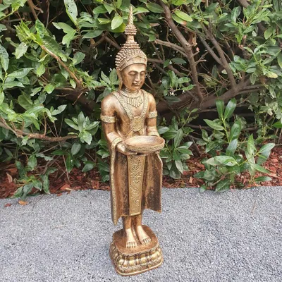Produktbild von Gartenfigur Tempelwächter Figur stehend mit Schale Bronze-Optik 76 cm Kunstharz