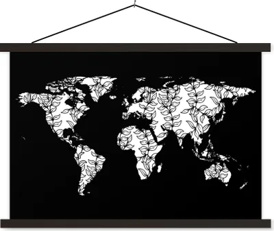 Produktbild von MuchoWow® Textilposter Weltkarte - Schwarz - Weiß - Blätter 120x80 cm mit schwarzem Rahmen - Wanddeko