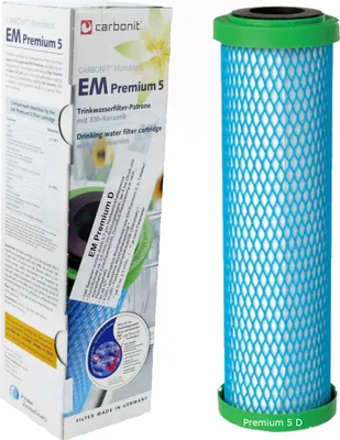 A product shot of a water filter cartridge and its packaging.