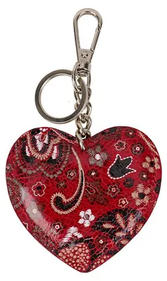 Image de Porte-clés en cuir en forme de cœur, élégant – cadeau idéal et accessoire de mode. BajuBaj E23s167