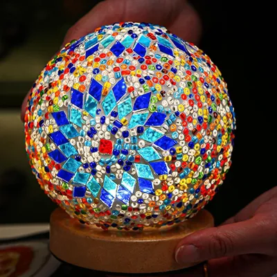 Image de Lampe de table mosaïque - Verre et bois - 12 x 12 cm - Pour chambre et table de nuit