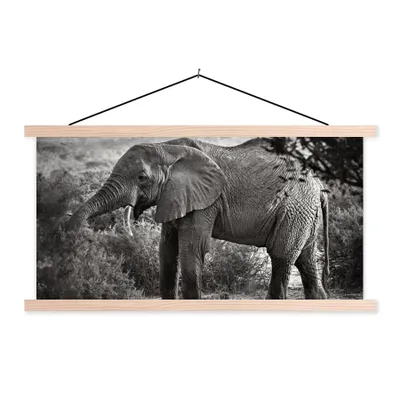 Produktbild von MuchoWow® Textilposter Elefant - Tiere - Bäume - Schwarz - Weiß 120x60 cm mit holzfarbenen Rahmen - Klemmleiste