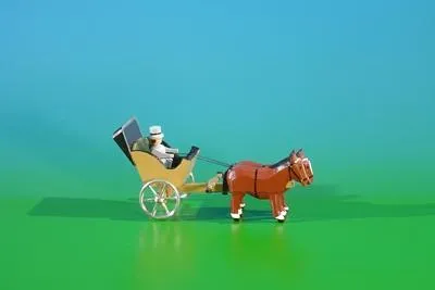 Zdjęcie produktu dla Miniatury Dwukołowy powóz dwukonny Szer. x wys. 9 x 3,5 cm NOWY