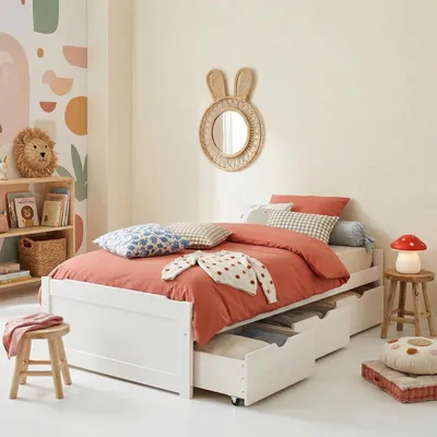 Produktbild von Bett MIA aus massiver Kiefer in weiß, schönes Funktionsbett mit 3 Schubladen, praktisches Jugendbett mit Liegefläche 90 x 190 cm
