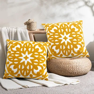 Obrázok produktu pre Omgoods – Súprava dvoch tkaných obliečok na vankúše, 45x45 cm, žltej farby s motívom mandaly