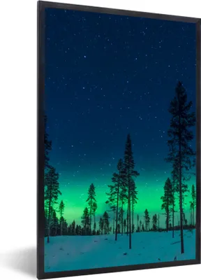 Produktbild von MuchoWow® Gerahmtes Poster Nordlicht - Schnee - Bäume - Natur - Grün 60x90 cm - Poster mit Schwarzem Bilderrahmen Wandposter Rahmen Foto Bilder - Kunst