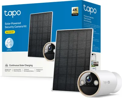 The image shows the packaging of a Tapo solar-powered security camera kit, with the camera and solar panel prominently displayed.