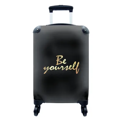 Produktbild von MuchoWow® Koffer Handgepäck Trolley Rollkoffer Kleine Reisekoffer mit 4 Rollen - Zitate - Selbstvertrauen - Gold - Schwarz - Cabin Size < 55x40x23 cm & 55x40x20 cm - Fotokoffer - Kabinenkoffer - Boardgepäck - Reise-Box - Reisekoffer - Reisegepäck - Koffer mit Bild - Trolley für Kinder