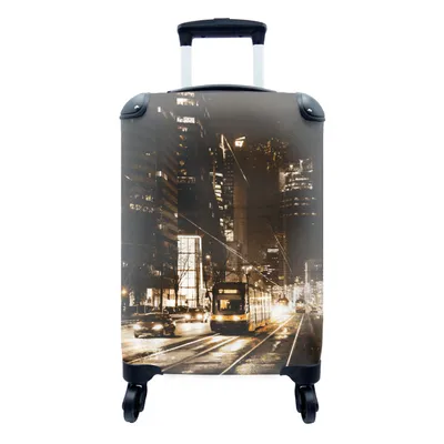 Produktbild von MuchoWow® Koffer Handgepäck Trolley Rollkoffer Kleine Reisekoffer mit 4 Rollen - Straßenbahn - Straße - Gold - Cabin Size < 55x40x23 cm & 55x40x20 cm - Fotokoffer - Kabinenkoffer - Boardgepäck - Reise-Box - Reisekoffer - Reisegepäck - Koffer mit Bild - Trolley für Kinder