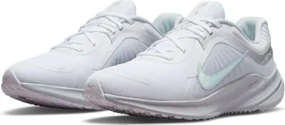 Produktbild von Nike Wmns Quest 5 Sportschuhe, Größe 39