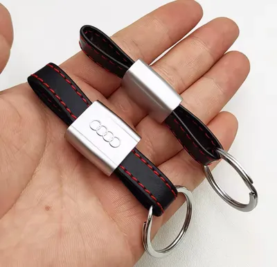 Produktbild von Schlüsselanhänger für Audi – Premium Leder Schlüsselanhänger mit roten Ziernähten und Metallring