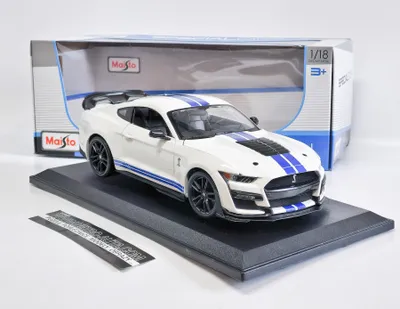 Zdjęcie produktu dla Ford Mustang Shelby GT500 - biały/niebieski MAISTO 1:18